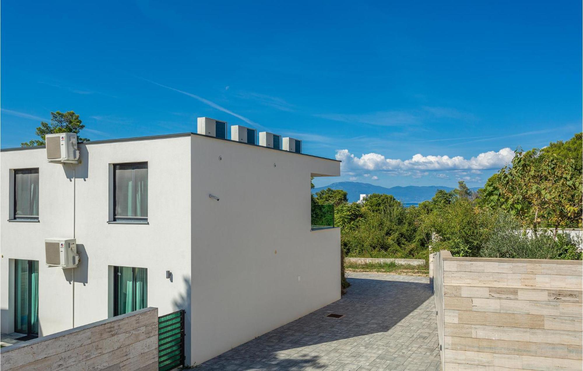 Stunning Apartment In Malinska With Kitchen Exterior photo